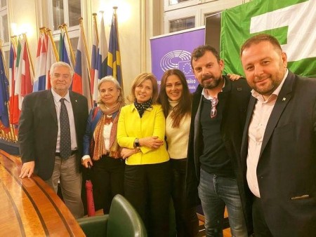 Με τα άλλα στελέχη της Ελληνικής Ένωσης για την Ομοσπονδία της Ευρώπης-ΕΕνΟΕ, μετά την εκδήλωση : "Οι εθνικές εκλογές είναι και ευρωπαϊκές!", Γραφεία Ευρωπαϊκού Κοινοβουλίου, Αθήνα, 5/5/2023!